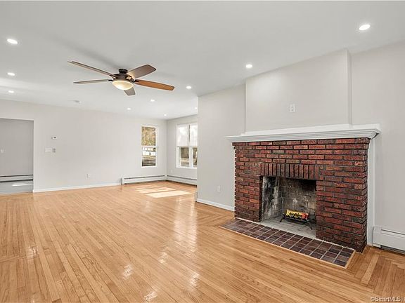 4th image of 875 Townsend Ave #1