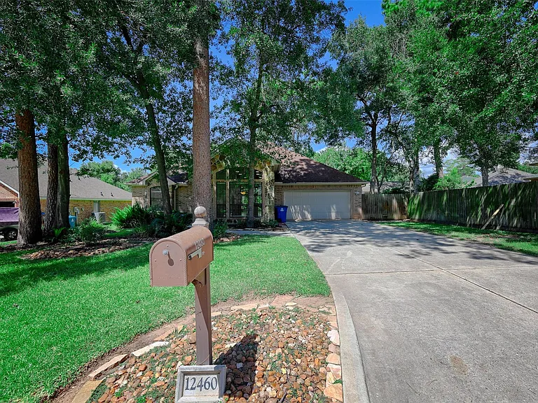 12460 Lyra Dr — Photo 2
