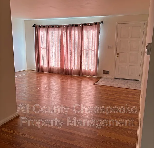 6206 Scranton Rd — Photo 4