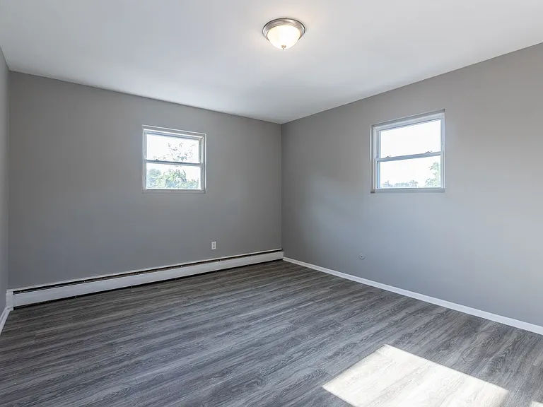 15 Saint Johns Pl — Photo 9