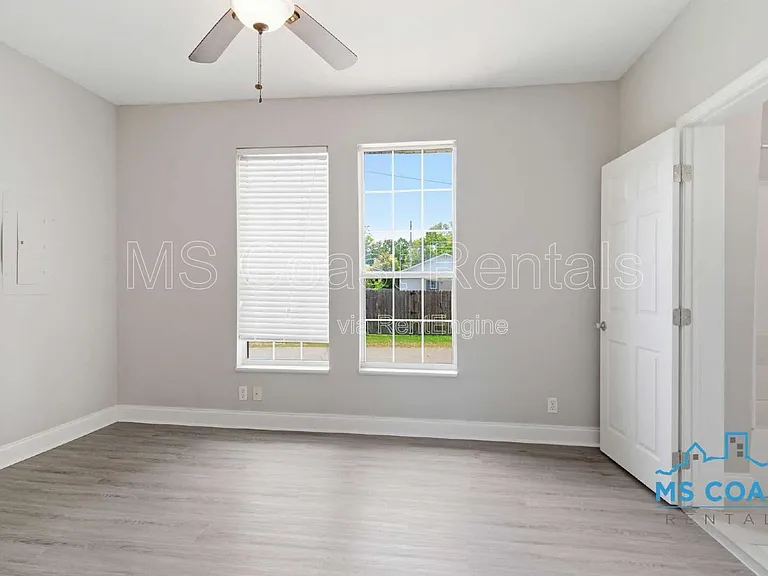 4319 Lewis St — Photo 19