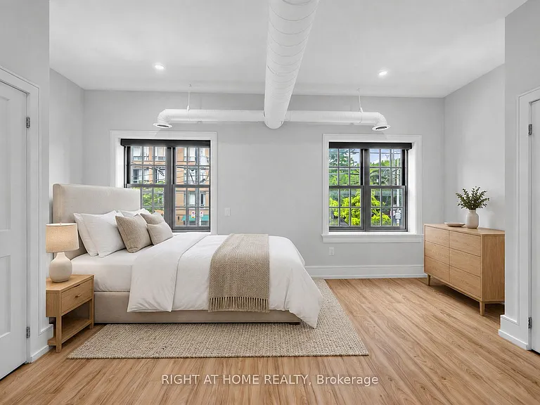 1095 Queen St E #2 — Photo 17