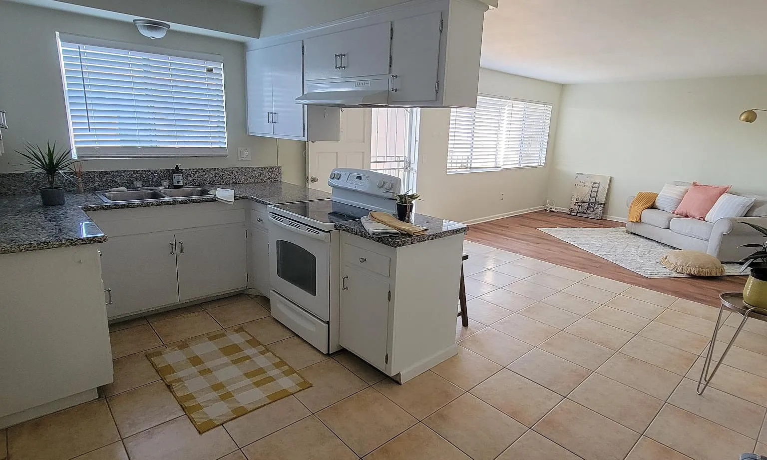2 bed, 1000 sqft, $1,925 — Photo 2