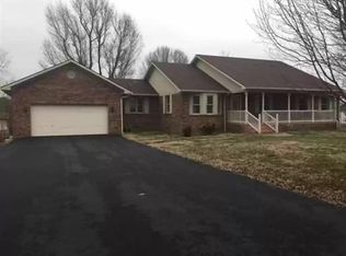 125 Circle Dr, Powderly, KY 42367