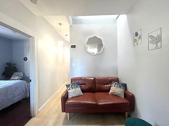 2nd image of 1309 Park Pl #2