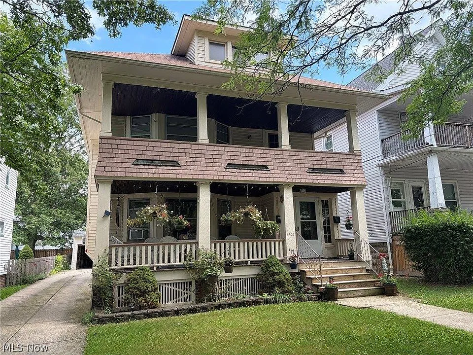 1605 Larchmont Ave