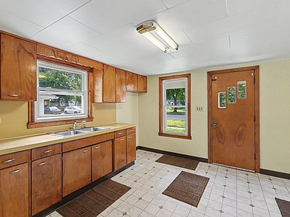 5th image of 1213 Edwards St