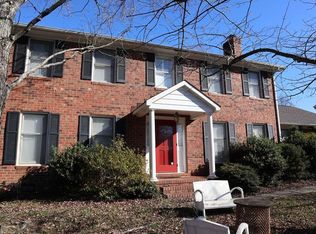 1610 Heathcliff Rd, High Point, NC 27262