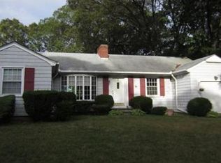 3 Dahlia St, Warwick, RI 02888