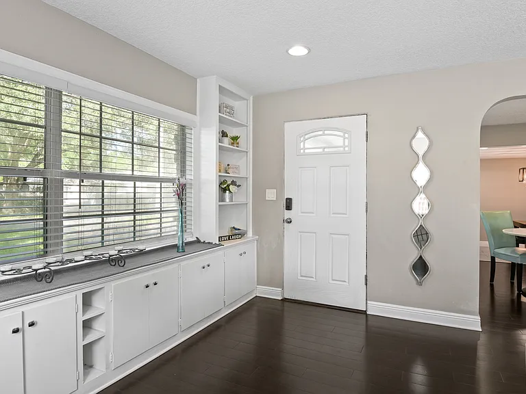350 N Phelps Ave — Photo 4