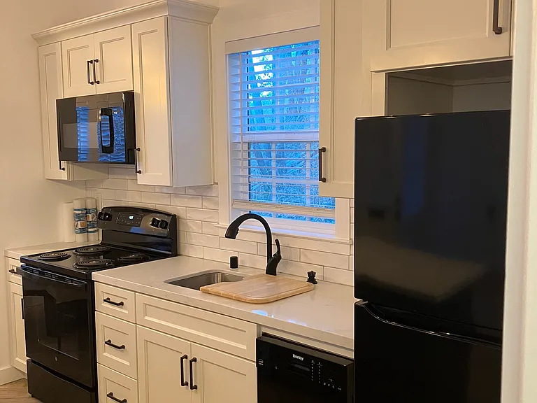 563 Atherton Ave — Photo 3