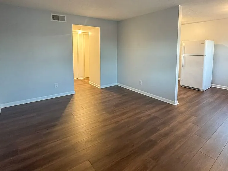 1704 Valley Forge Way — Photo 2