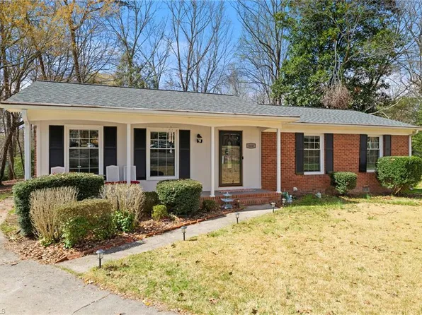 860 Duckview Ct, Winston Salem, NC 27106