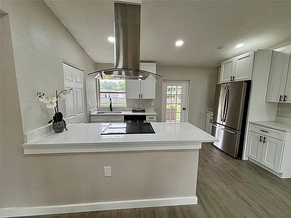 3rd image of 2865 Nichols Rd