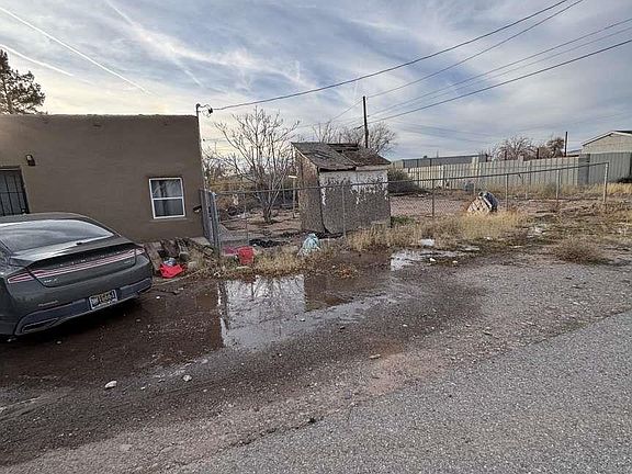 3rd image of 401 W 2nd St