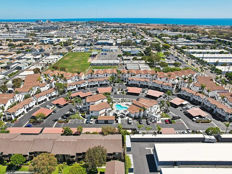 Newport Palms Apartments — Photo 43