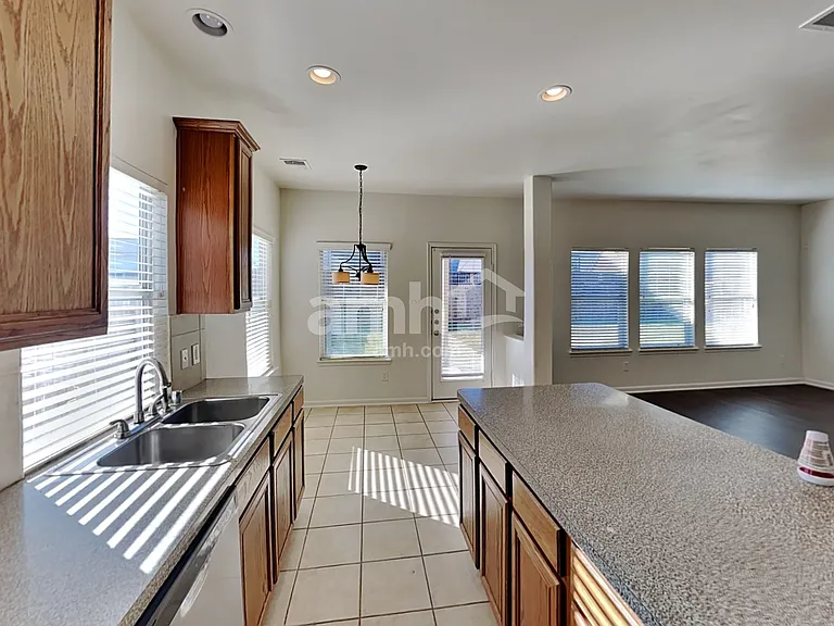 21927 Saragosa Pond Ln — Photo 4