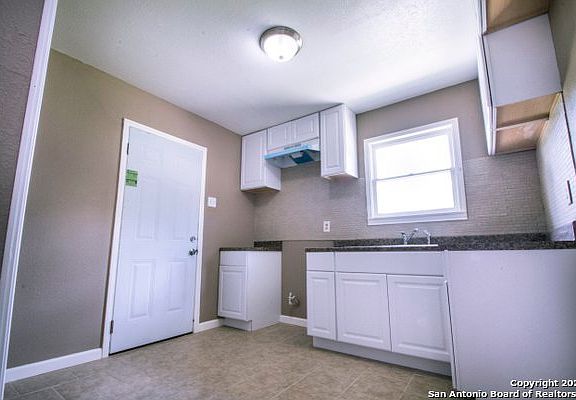 4th image of 228 Prestwick Blvd