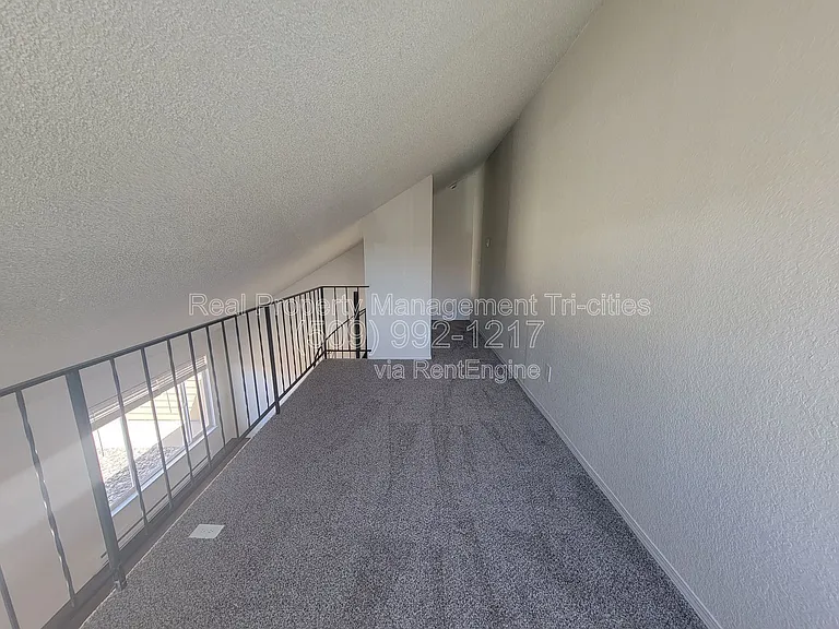 1025 W Entiat Ave #C12 — Photo 6