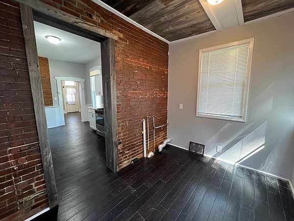 5th image of 1326 Oak St