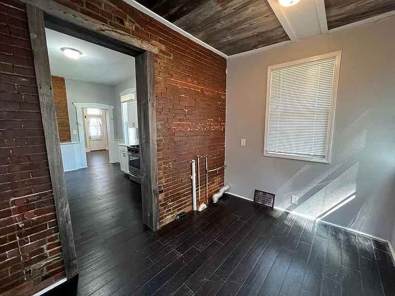 1326 Oak St — Photo 5