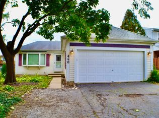 460 Dover Dr, Roselle, IL 60172