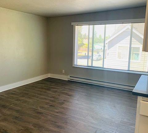 5th image of 4652 N Pearl St APT 8