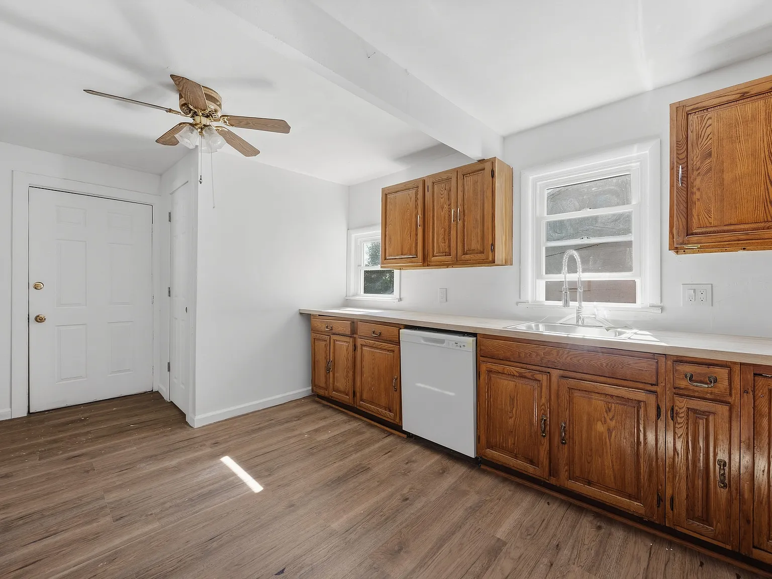 2 bed, 1.0 bath, 917 sqft, $3,100 — Photo 3