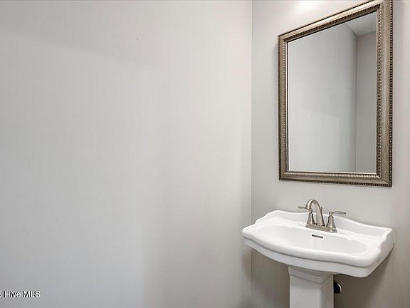 4th image of 3110 Wayne Drive