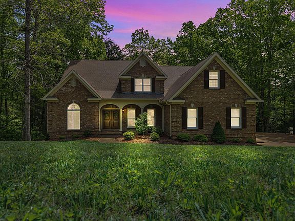 2nd image of 308 Creekshire Dr