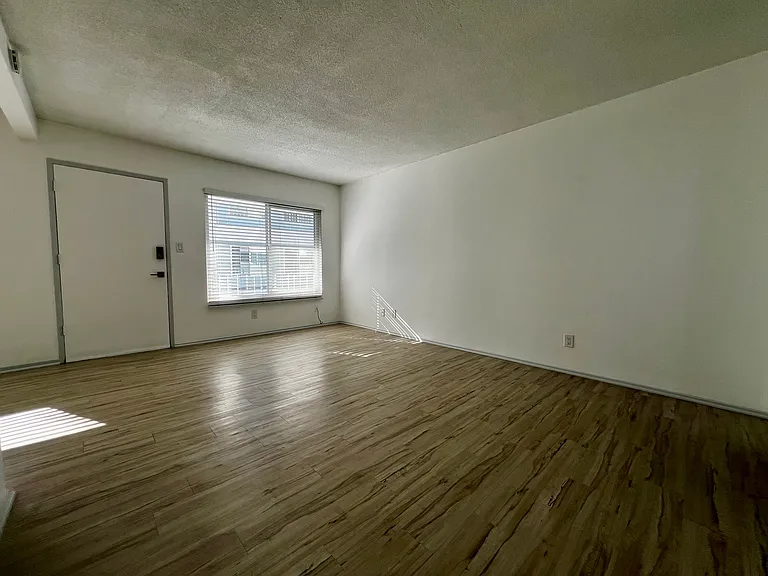 00-360 Lime Ave #303 — Photo 6