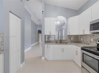 2323 NE 37th Rd, Homestead, FL 33033