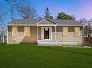 4 Taylor St, Pembroke, MA 02359