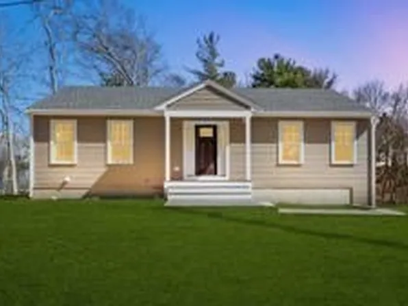4 Taylor St, Pembroke, MA 02359