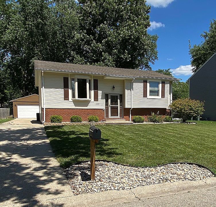 633 Deerfield Rd.