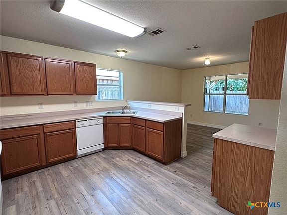 3rd image of 1907 Liberty Hill Dr