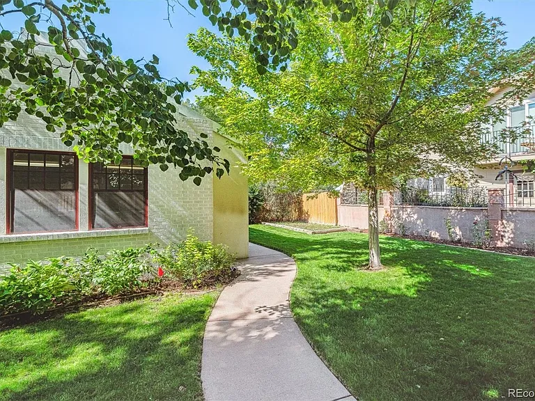 2327 S Columbine St — Photo 24