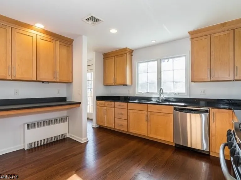 130 Littleton Rd — Photo 10