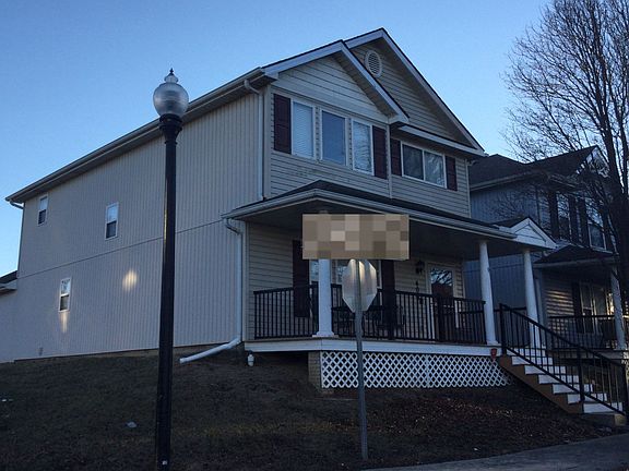 3rd image of 409 NE Coldwater Creek Dr