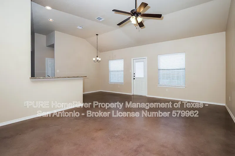 3 bed, 2.0 bath, 1372 sqft, $1,550 — Photo 4