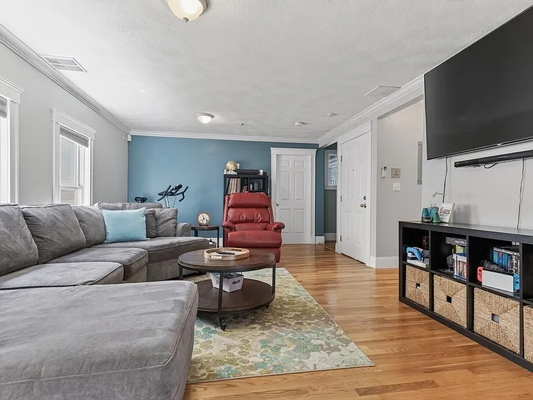 17B Bonair St #17B — Photo 2