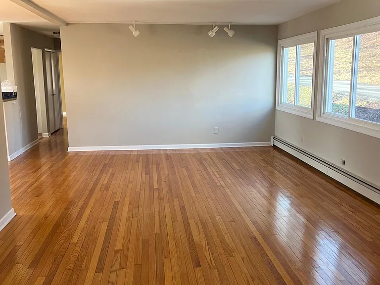 511 Waverly Ave #FRONT — Photo 9