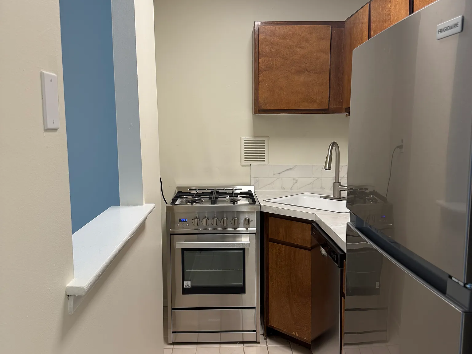 1 bed, 600 sqft, $1,976 — Photo 2