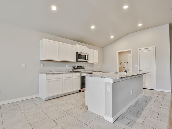 5th image of 13407 Avenue R