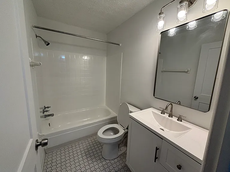 526 Forest St — Photo 11