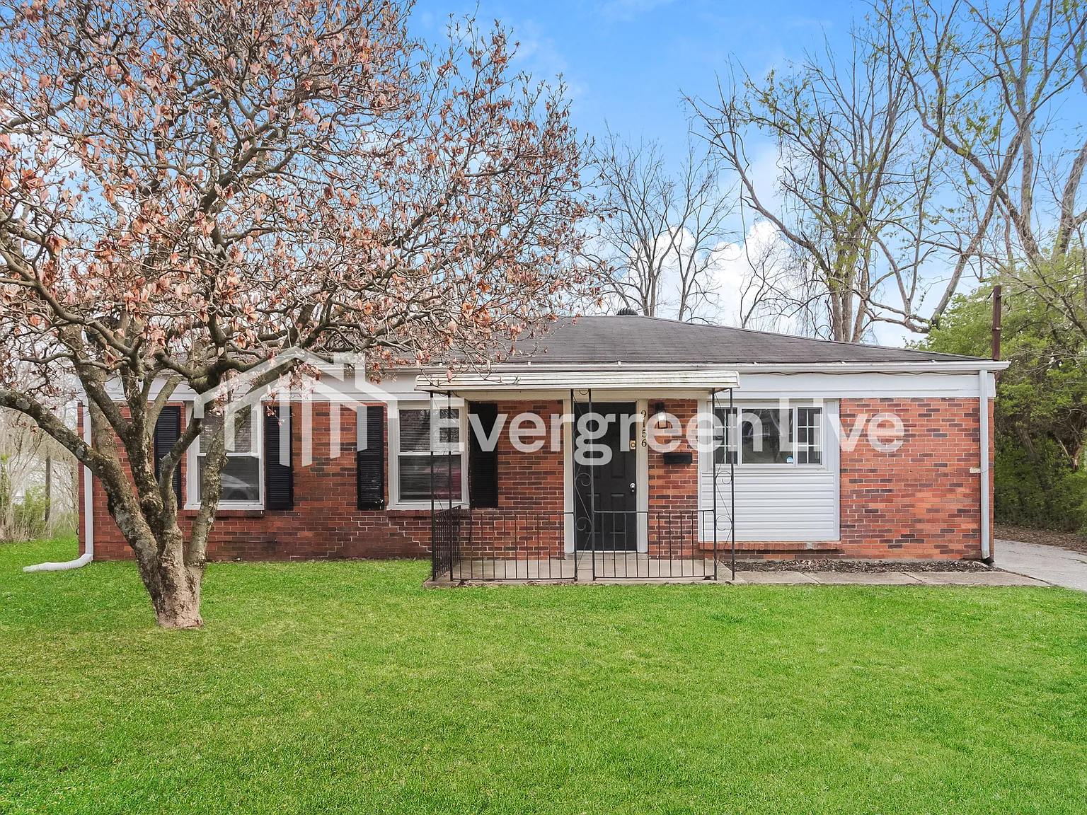 3 bed, 1.0 bath, 1189 sqft, $1,545 — Photo 1