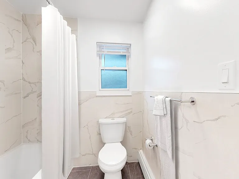 Stratford Apartments — Photo 5