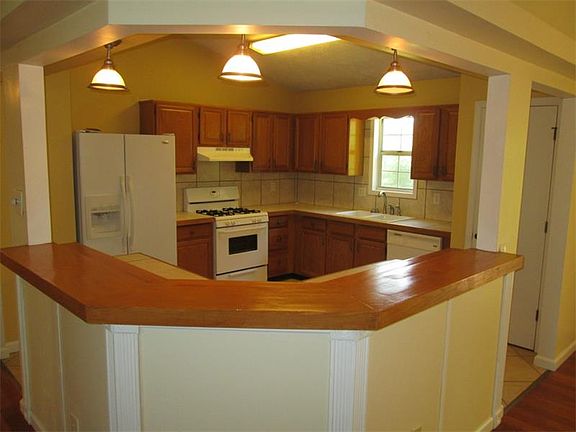 4th image of 904 River Rock Dr