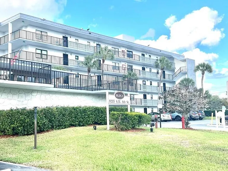 9235 SW 8th St #507 — Photo 13