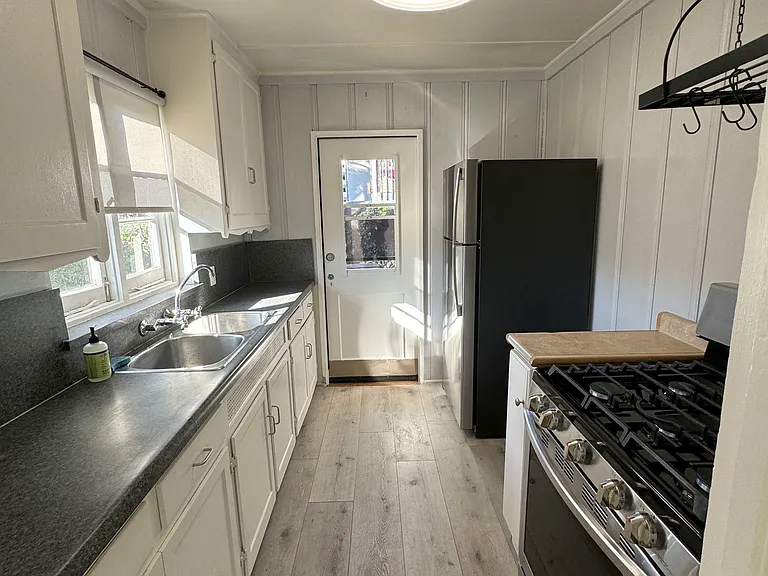 Separate large Kitchen